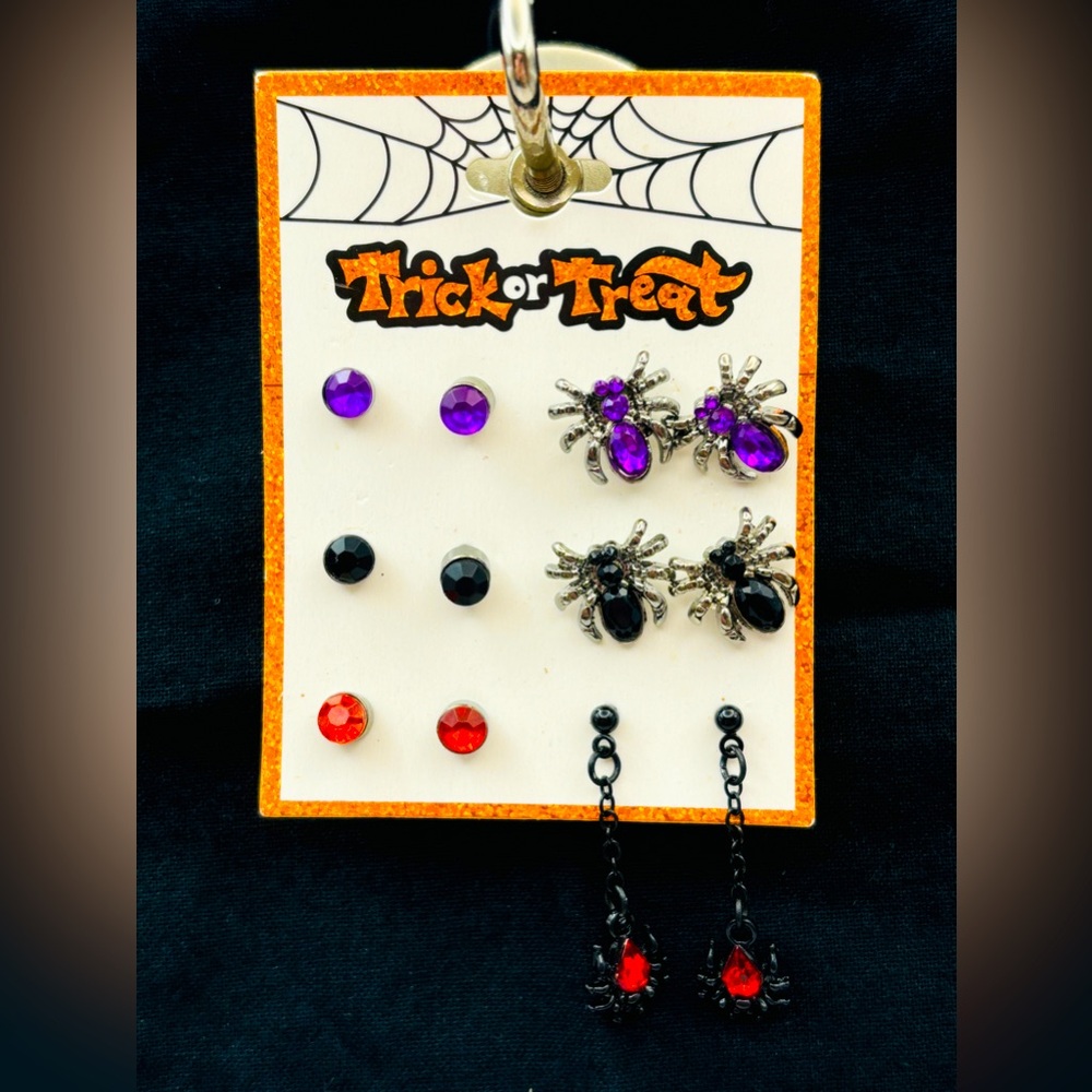 🎃🕷️🕸️ Spider-themed Earrings with Matching Studs🕸️🕷️🎃